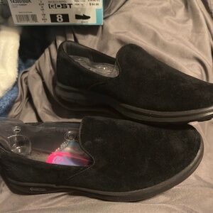 NIB Skechers women’s black slip on shoe size 8 God Step Cherry